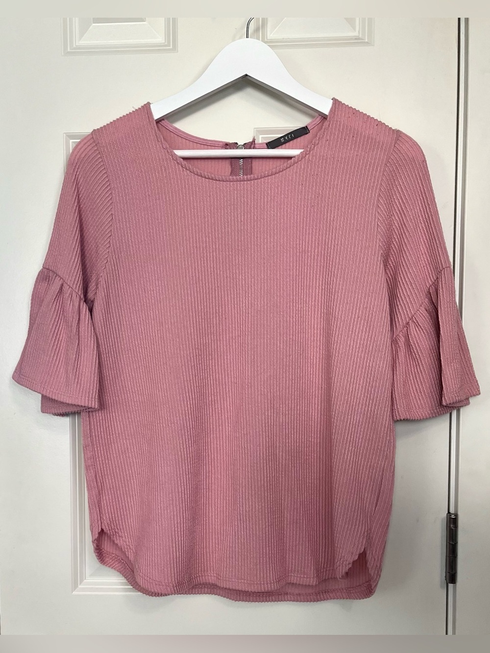Gyft Ribbed Ruffle-Sleeve Blouse